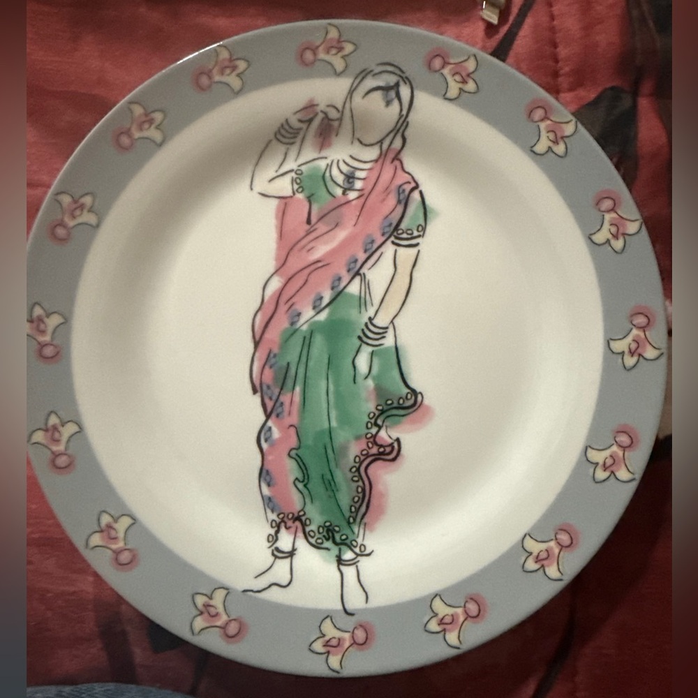 Decorative Plate with Traditional Design with stand